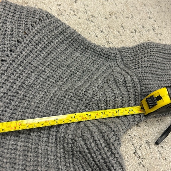 Blue Blush M slight crop woven back chunky we’ve sweater in excellent used cond - Picture 6 of 12